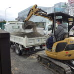 築、７年玄関前・砕石補充で車入れが楽に？